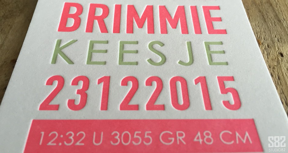 studio 82 letterpress geboorte kaart label fluor roze vintage groen