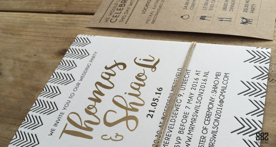 trouwkaart letterpress set met foliedruk en kraft tijdlijn kaart